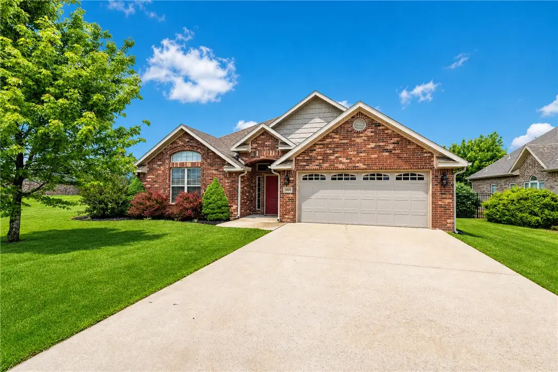1001 Tarah Knolls Circle, Centerton, AR 72719 - #1