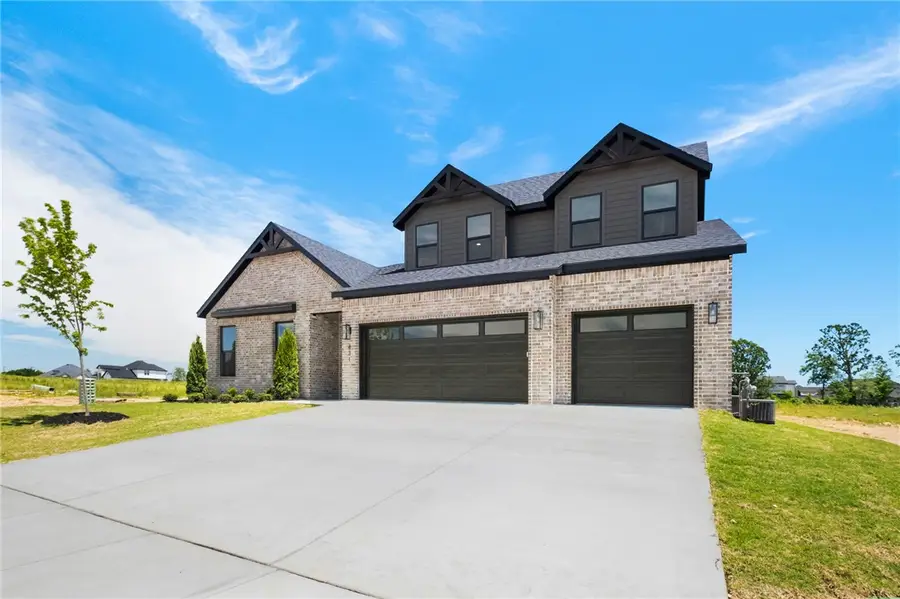431 Silverview Avenue, Centerton, AR 72719 - #3