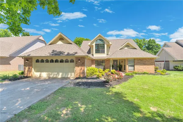 3370 N Southridge Drive, Fayetteville, AR 72703