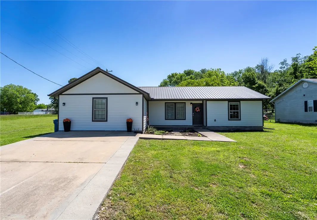 800 SW 3rd Avenue, Gravette, AR 72736 - #1
