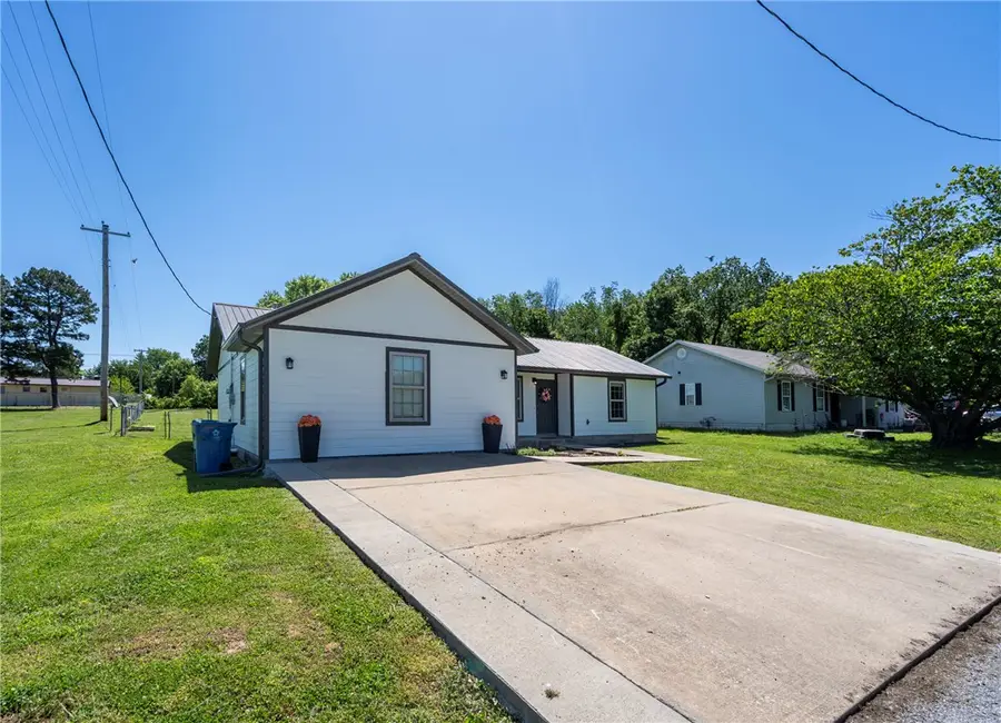 800 SW 3rd Avenue, Gravette, AR 72736 - #3