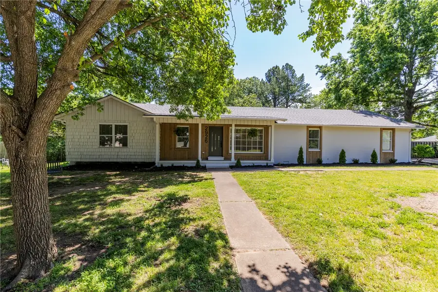 2926 Loxley Avenue, Fayetteville, AR 72703 - #2