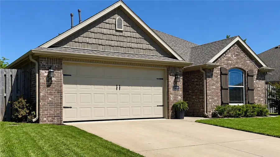 2909 E 4th Street, Rogers, AR 72758 - #2