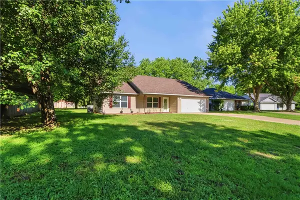 2855 Colton Cove, Fayetteville, AR 72701