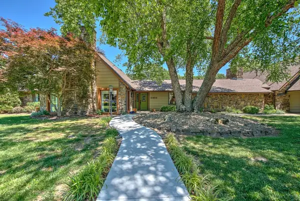 2402 NW Linebarger Lane, Bentonville, AR 72712