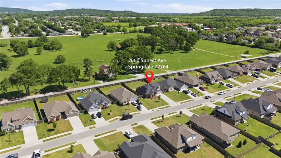 2660 Suncrest Avenue, Springdale, AR 72764 - #2