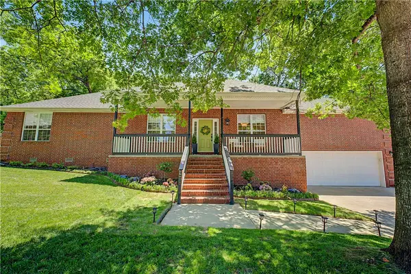 2819 N Prince William Drive, Fayetteville, AR 72703