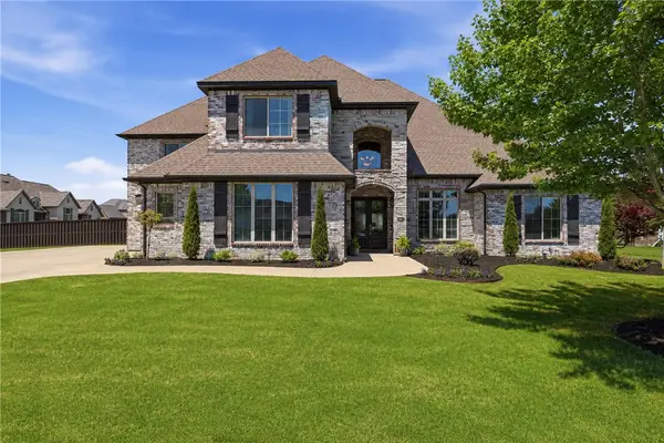 3111 Oak Tree Drive, Centerton, AR 72719