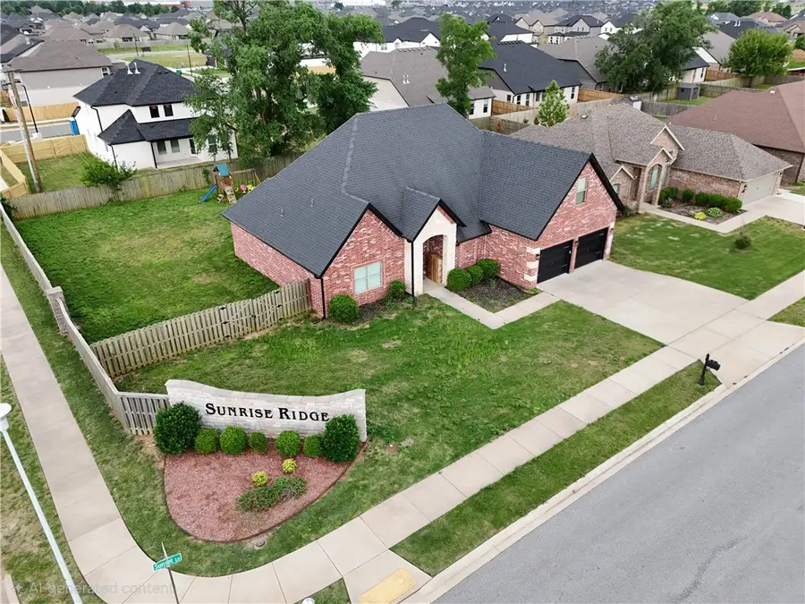 900 Sunset Lane, Centerton, AR 72719 - #3