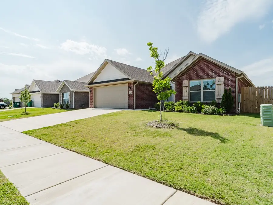 221 Palm Street, Bentonville, AR 72713 - #2