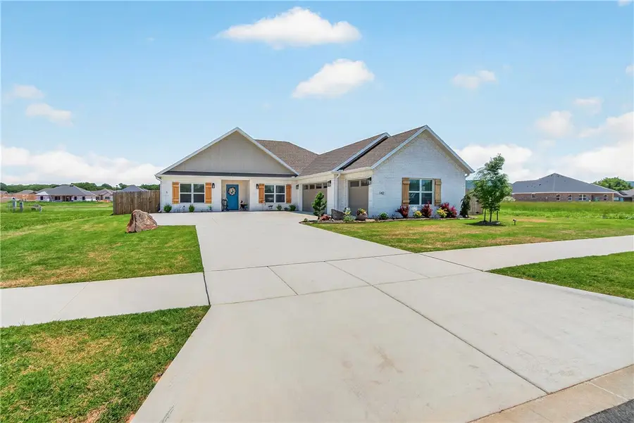 142 N Box Turtle Avenue, Farmington, AR 72730 - #3