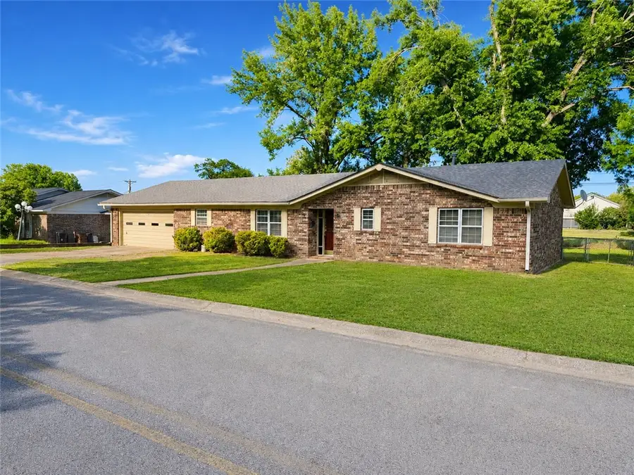 202 Meadow Place, Clarksville, AR 72830 - #3