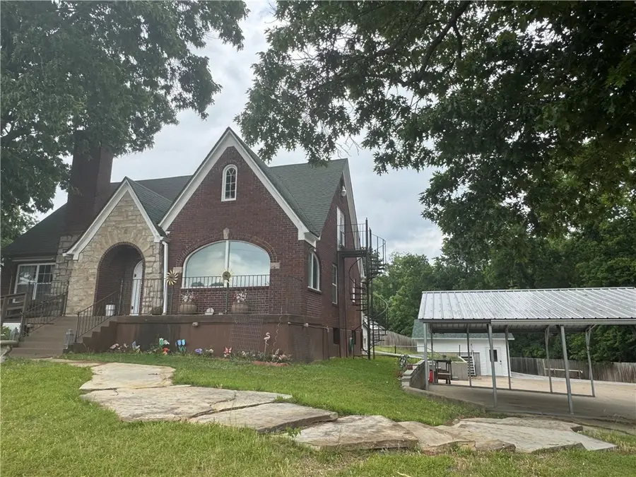 523 W Stephenson Avenue, Harrison, AR 72601 - #3
