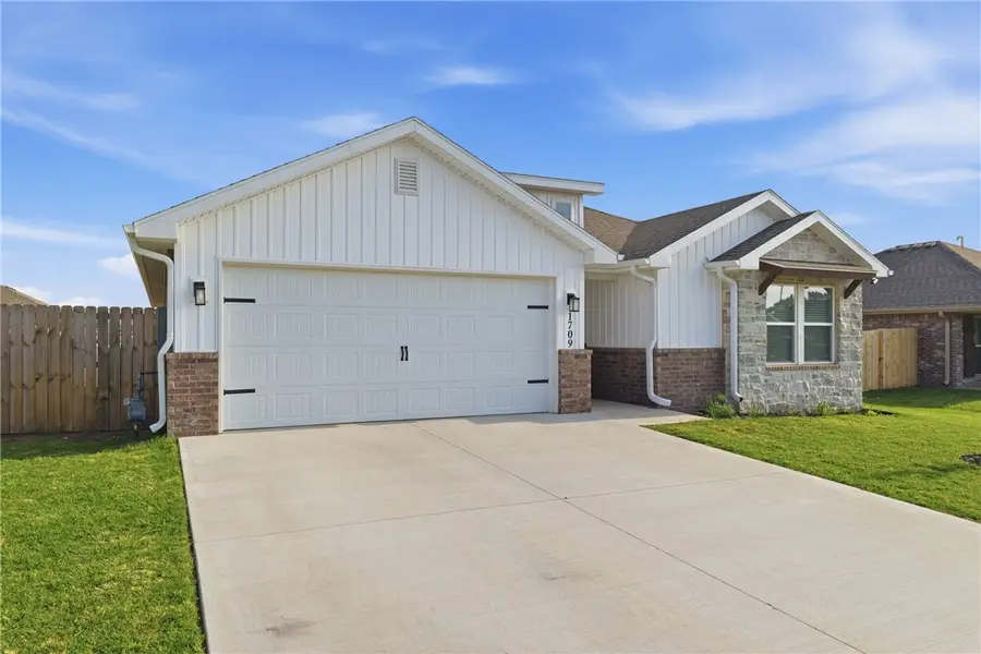 1709 Bugg Street, Pea Ridge, AR 72751 - #2