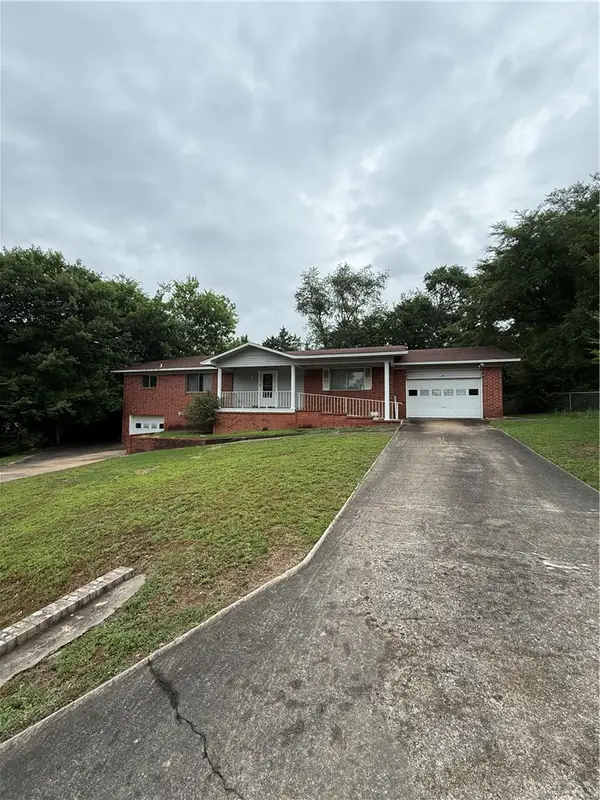 2806 N Frankfort Avenue, Russellville, AR 72802