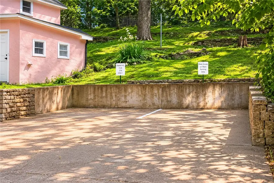 216 N Main Street, Eureka Springs, AR 72632 - #3