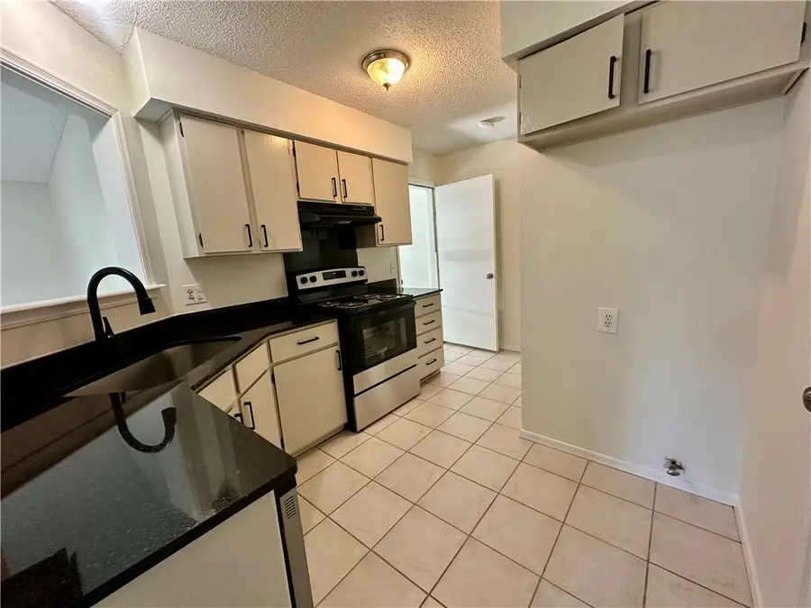 2202 S Jackson Cove, Russellville, AR 72802 - #2