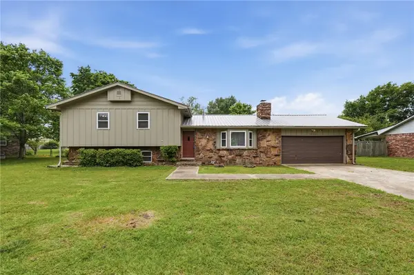 1902 W Granite Street, Siloam Springs, AR 72761