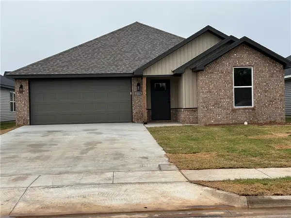 1724 Gerald Shay Road, Gentry, AR 72734