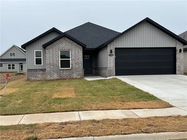 1728 Gerald Shay Road, Gentry, AR 72734