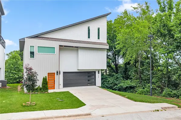204 S Forest Canyon Avenue, Fayetteville, AR 72701