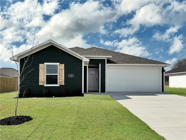 581 Riggs Street, Prairie Grove, AR 72753