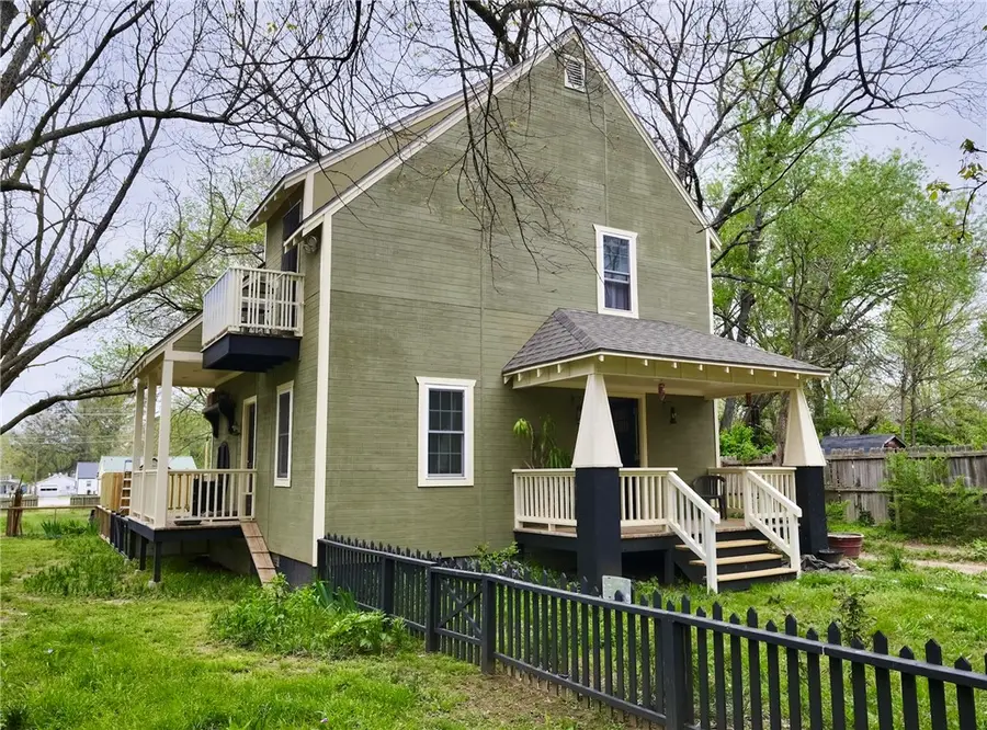 114 N Ozark Street, Prairie Grove, AR 72753 - #2