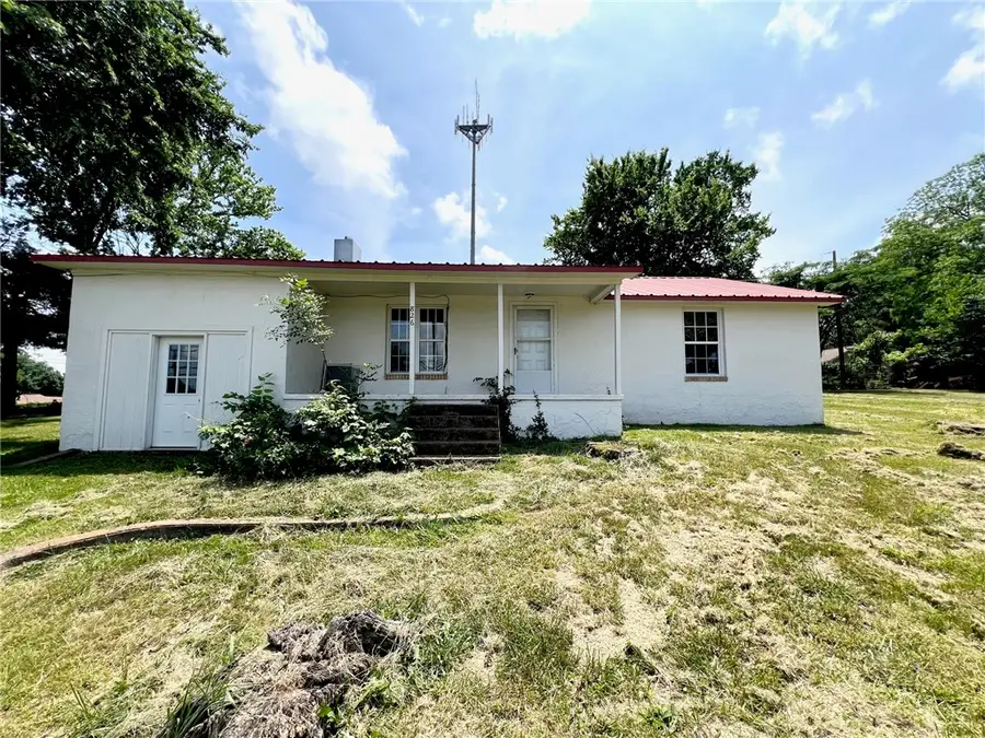 724 E South Avenue, Harrison, AR 72601 - #2