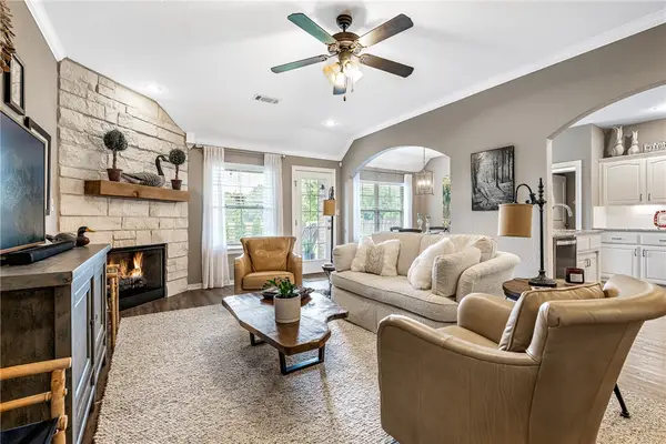 3900 W Mountain View Drive, Fayetteville, AR 72704