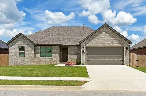 903 W Carley Drive, Siloam Springs, AR 72761