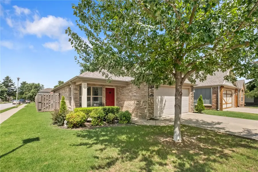 2621 N Sierra Avenue, Fayetteville, AR 72703 - #2