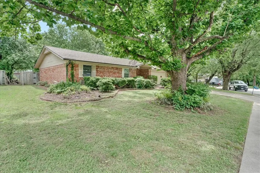 4205 Navajo Court, Springdale, AR 72764 - #2