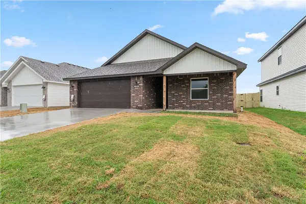1708 Gerald Shay Road, Gentry, AR 72734