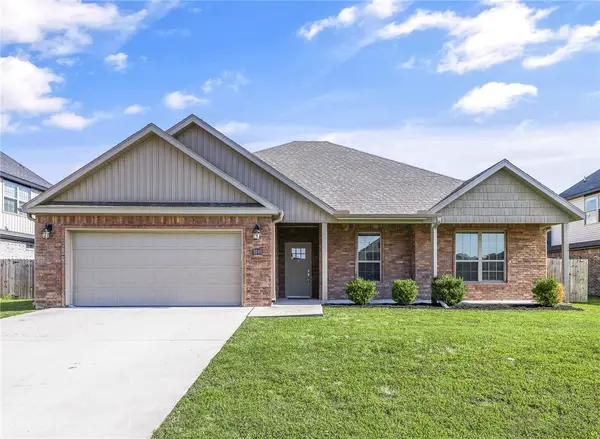 1041 Ashmore Landing Loop, Centerton, AR 72719