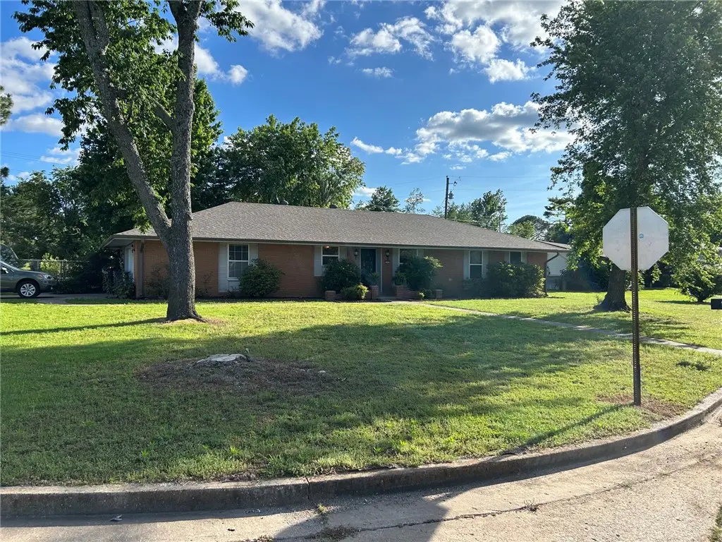 2000 W Magnolia Street, Rogers, AR 72758 - #1