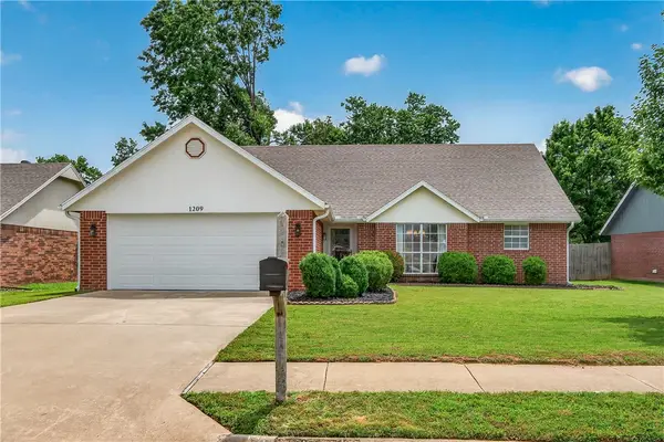 1209 N 34th Street, Rogers, AR 72756