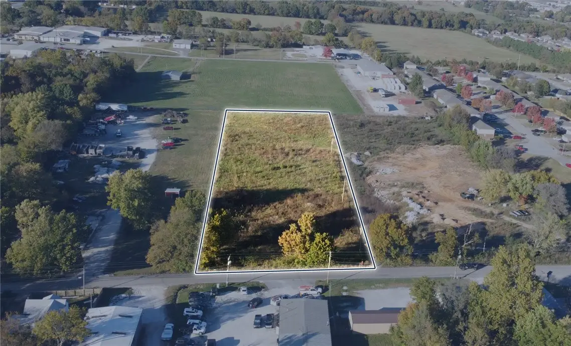 560 W County Line Road, Springdale, AR 72764 - #1