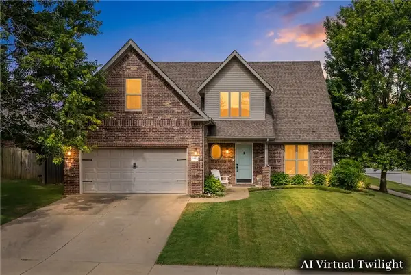 2433 N Hidden Creek Drive, Fayetteville, AR 72704