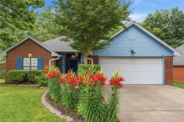 900 Willow Court, Siloam Springs, AR 72761