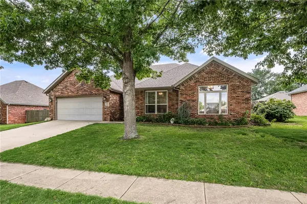 2633 N Shadow Crest Drive, Fayetteville, AR 72704