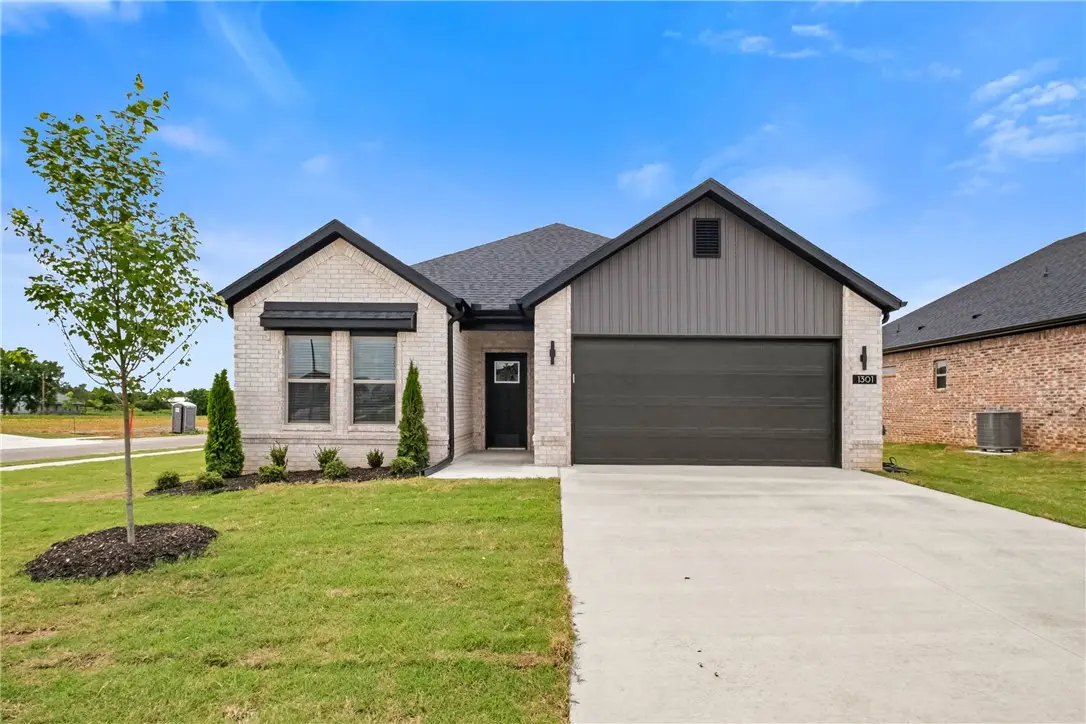 1301 NW 15th Street, Highfill, AR 72734 - #1