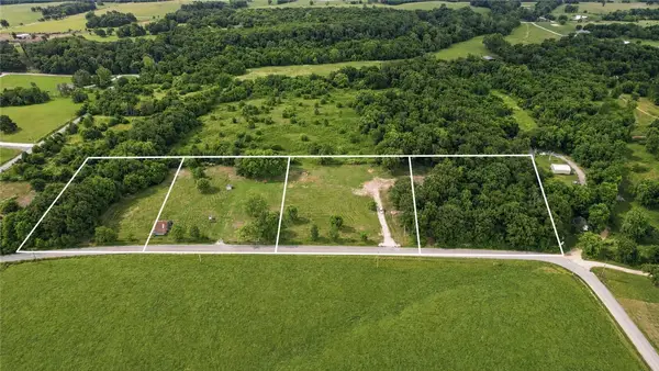 511 NW Cowan Avenue, Gentry, AR 72734