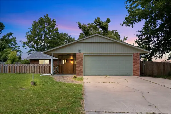 504 S 11th Place, Rogers, AR 72756