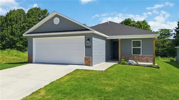 2262 S Ouachita Drive, Fayetteville, AR 72701