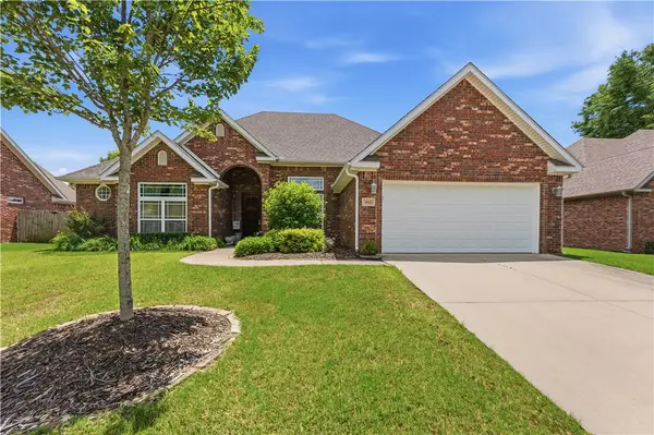 3833 W Edgewater Drive, Fayetteville, AR 72704