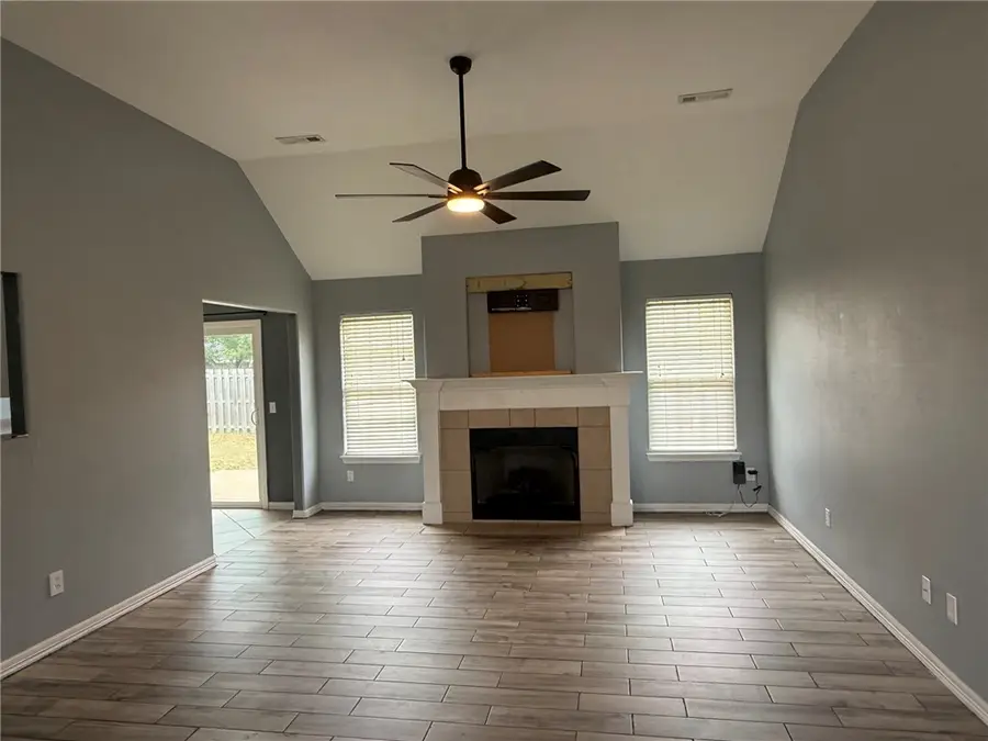 1705 N Valor, Siloam Springs, AR 72761 - #2