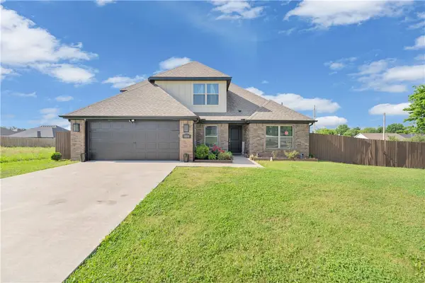 804 W Shane Court, Siloam Springs, AR 72761