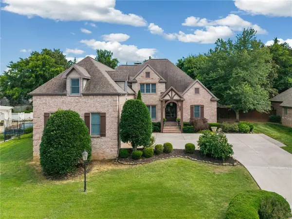 2567 N Firewood Drive, Fayetteville, AR 72703