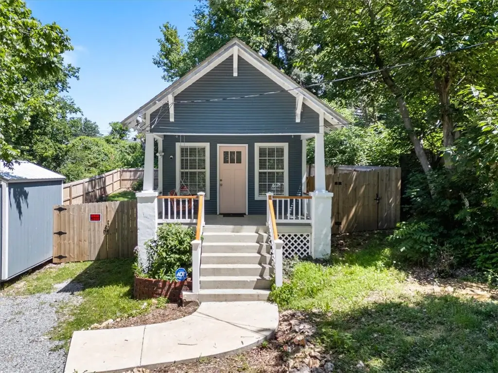 209 W Tahlequah Street, Siloam Springs, AR 72761 - #1