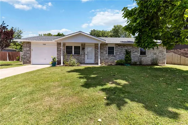 703 Thomas Boulevard, Springdale, AR 72762